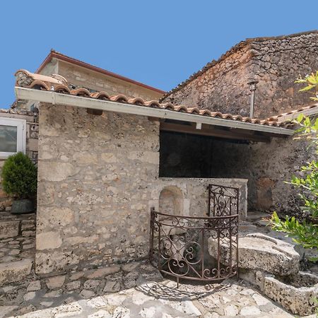 Villa Callisto- Elegant Restored Villa With Pool Gyri Luaran gambar