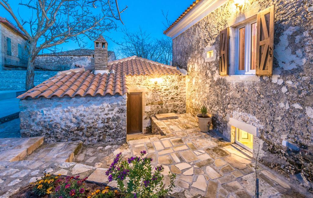 Villa Callisto- Elegant Restored Villa With Pool Gyri Luaran gambar
