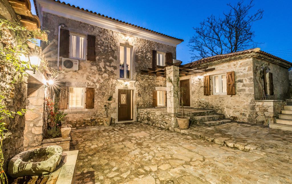 Villa Callisto- Elegant Restored Villa With Pool Gyri Luaran gambar