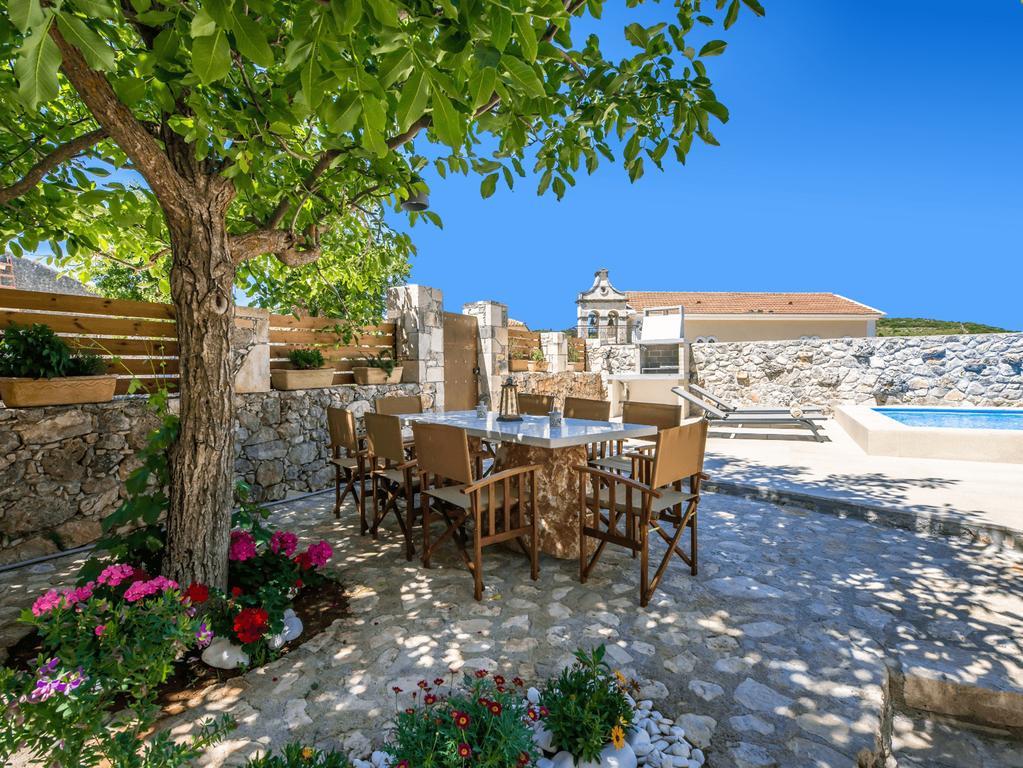 Villa Callisto- Elegant Restored Villa With Pool Gyri Luaran gambar