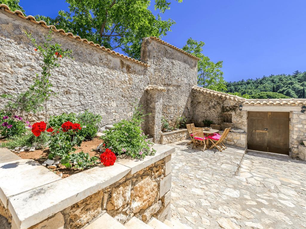 Villa Callisto- Elegant Restored Villa With Pool Gyri Luaran gambar