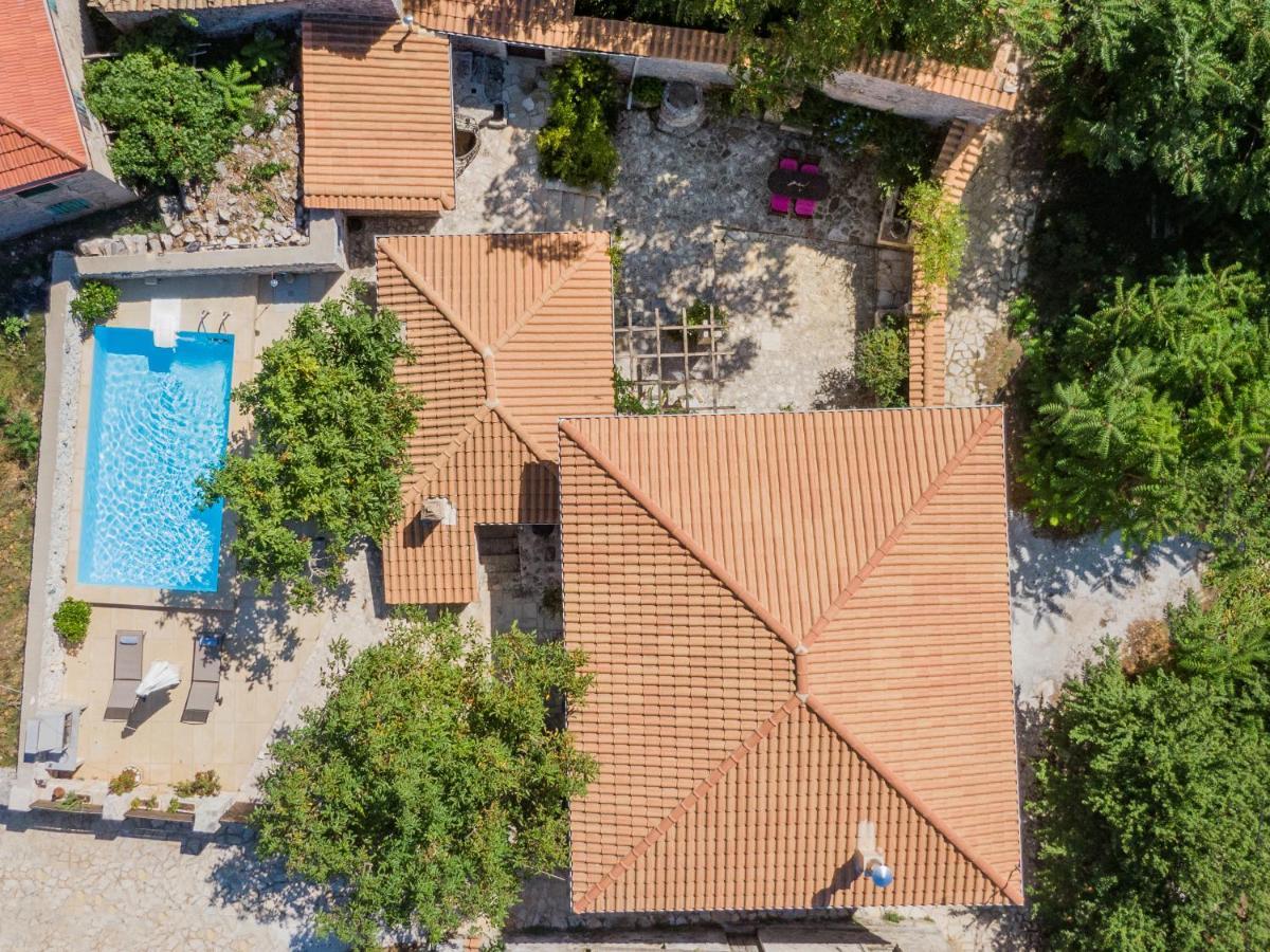 Villa Callisto- Elegant Restored Villa With Pool Gyri Luaran gambar